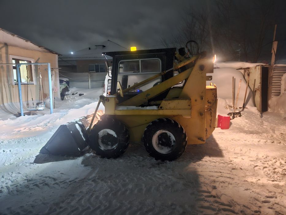 Продам мини погрузчик мксм-800 2 в 1 отличном состояния  срошна