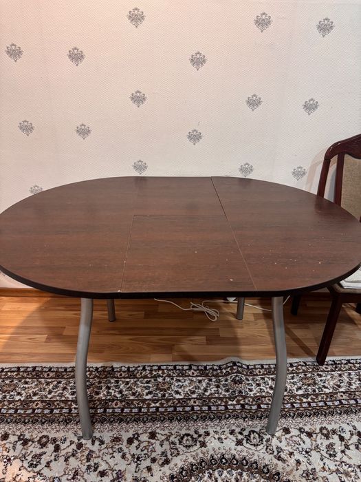 Продам Кухонный стол со стульями!