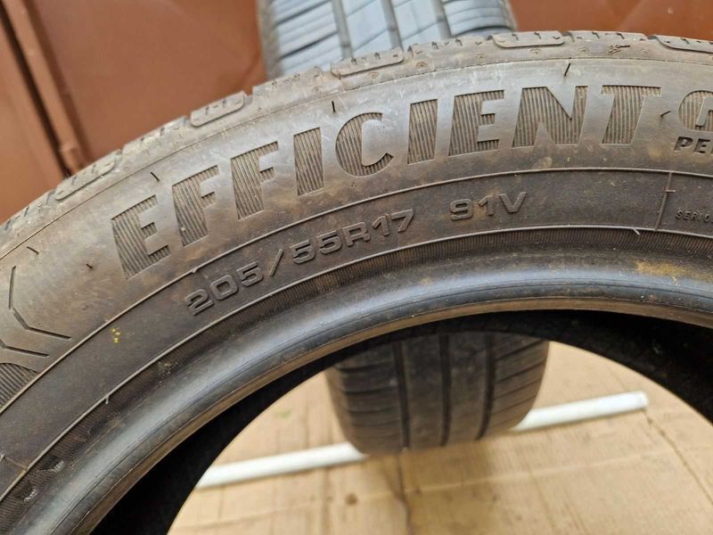 2 Goodyear R17 205/55
летни гуми
DOT1119