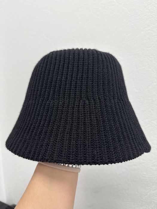 Продам панаму из шерсти cos
