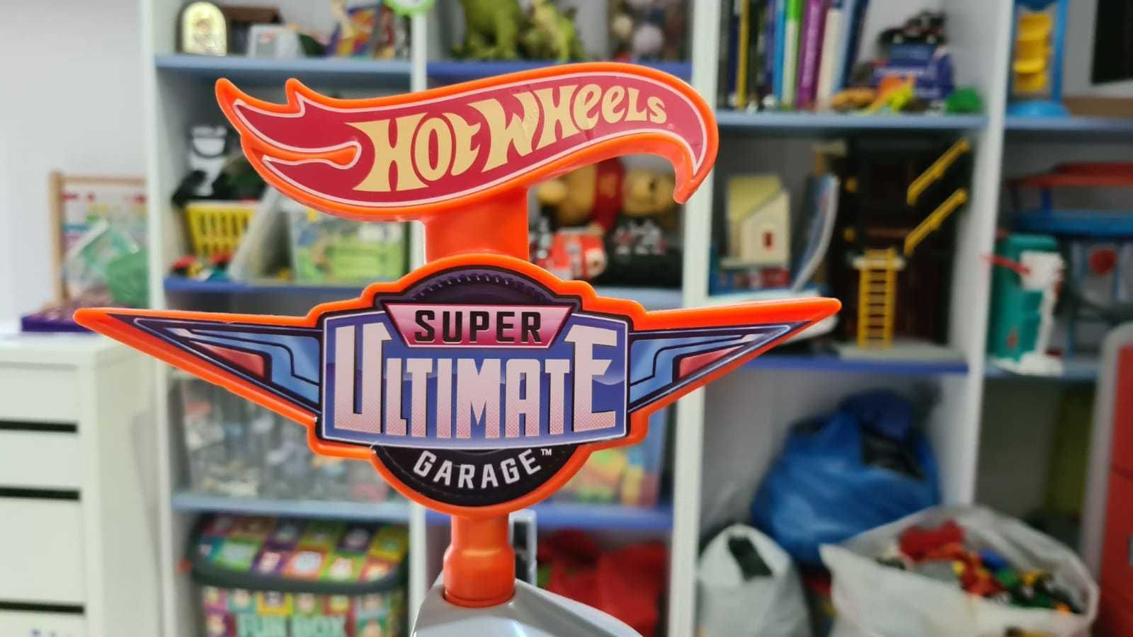 LOT 3 Seturi Hot Wheels Super Ultimate Garage