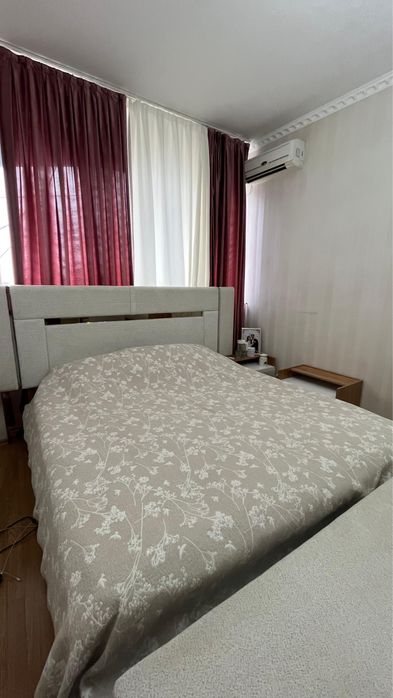 Двухспальнвя кровать с комодом