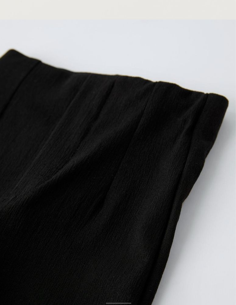Pantaloni capri Zara