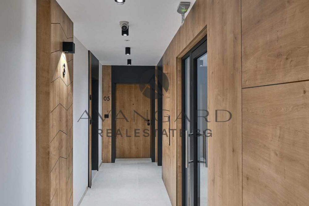 Продава се Двустаен апартамент в Пловдив, Каменица 1 - 132 кв.м за 1329 €/кв.м - Снимка #1