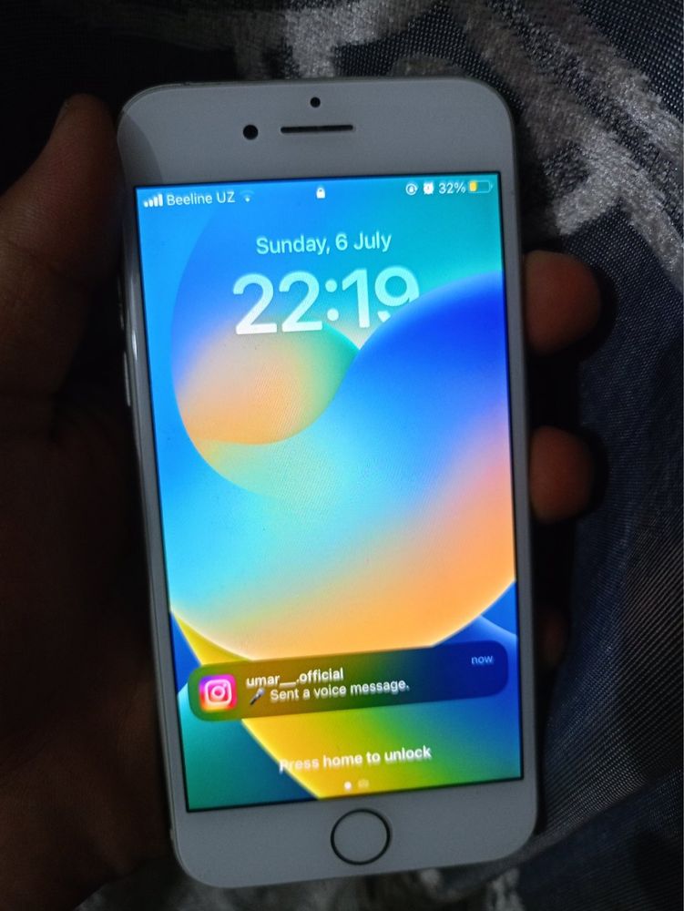 iPhone 8  holati ideal kamchiligi yo umuman