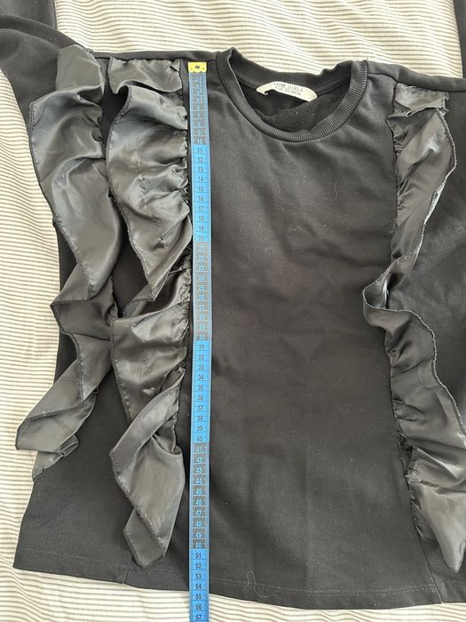 Bluza neagra LCWaikiki cu volanaşe pentru fete 12-13 ani