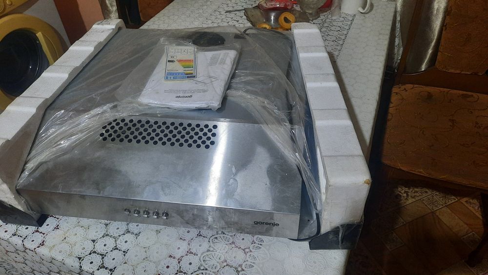 Продам кухонную вытяжку