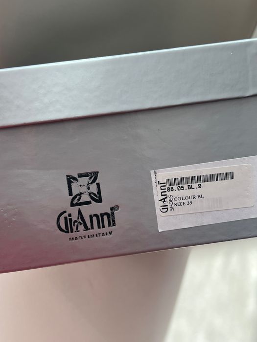 Нови кожени маркови маратонки 39