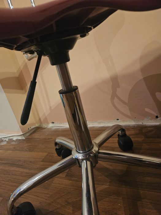 Розов детски стол