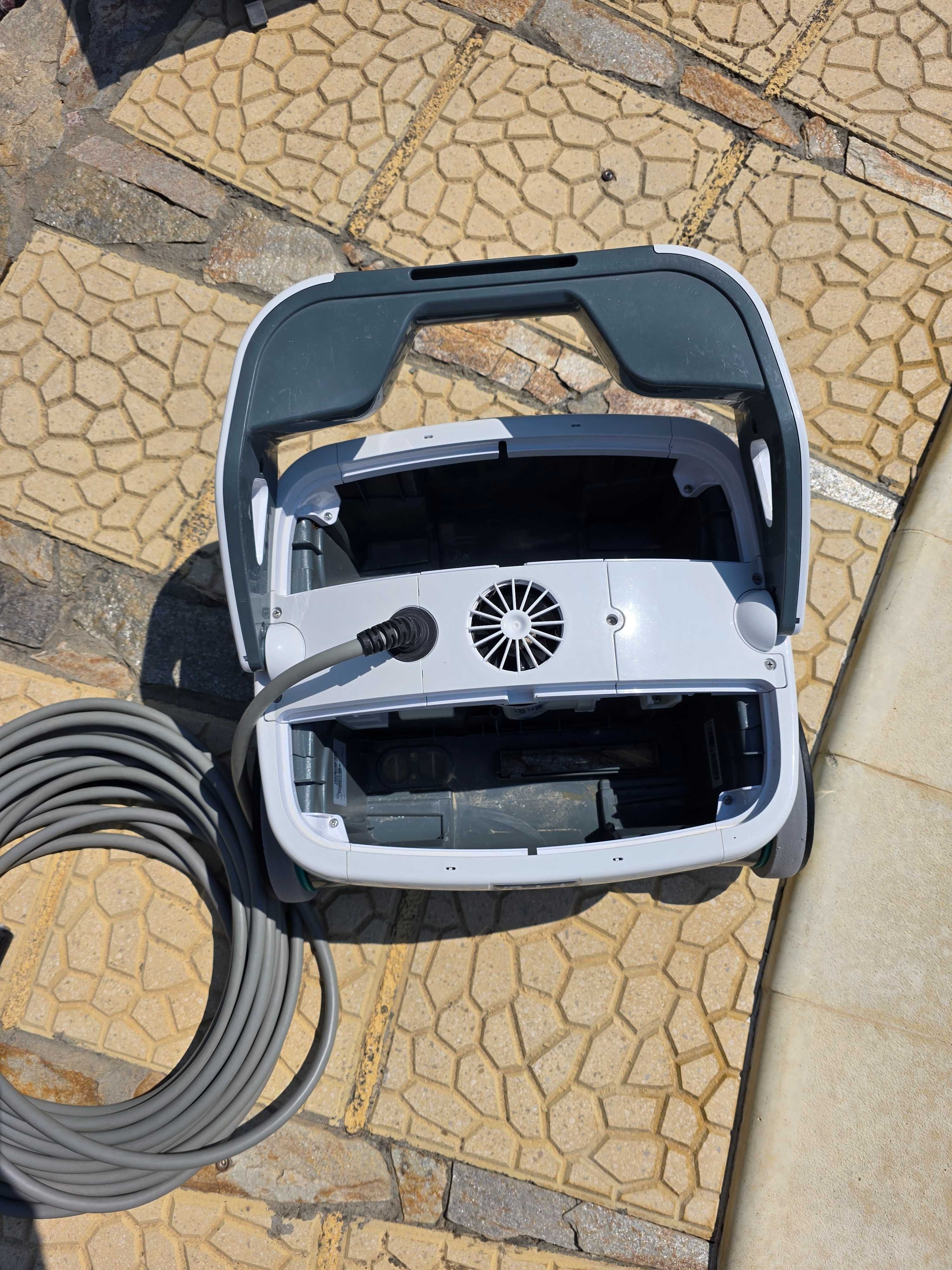 IROBOT MIRRA 530 pool cleaning robot