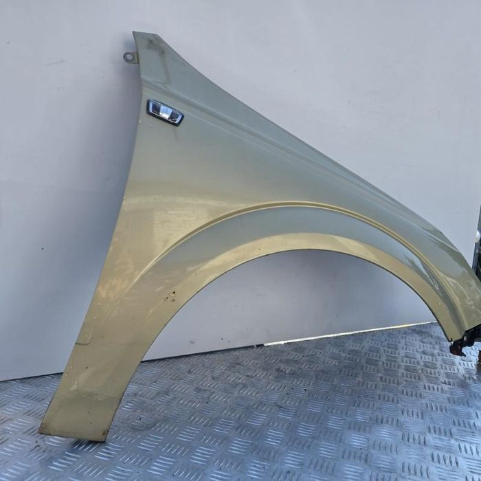 Aripa fata dreapta Z40H auriu Opel Astra H