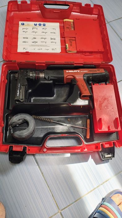 Se vinde Pistol de cuie hilti Dx 351
