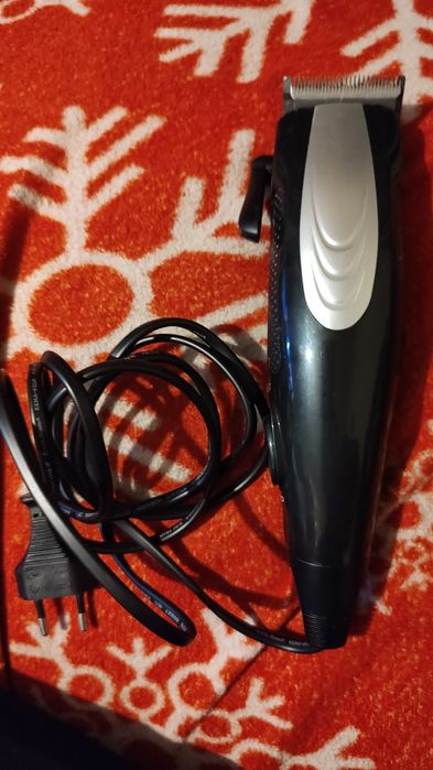 Vând aparat tuns și barbă