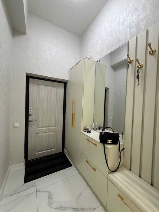 Новостройка продается квартира Мирзо Улугбек  3/7/10  101м2