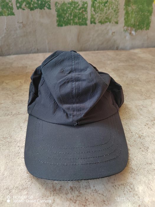 Шапки и каскети.