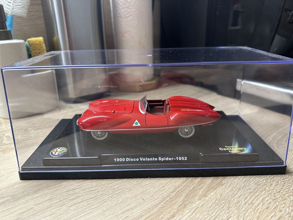 Alfa Romeo Disco Volante 1/24 Hachette/ Leo Models