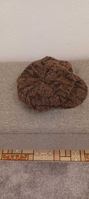 Дамска зимна шапка