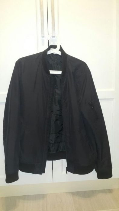 Бренд Adidas Весна-Осень оригинал размер М ,куртка легкая фирменная