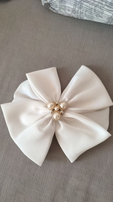 Продам новую заколку с шелковым бантом