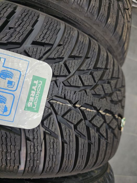 Нови зимни гуми 245 45 18 - Nokian