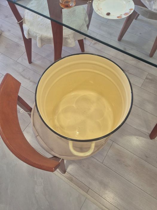 Кастрюля эмалированная