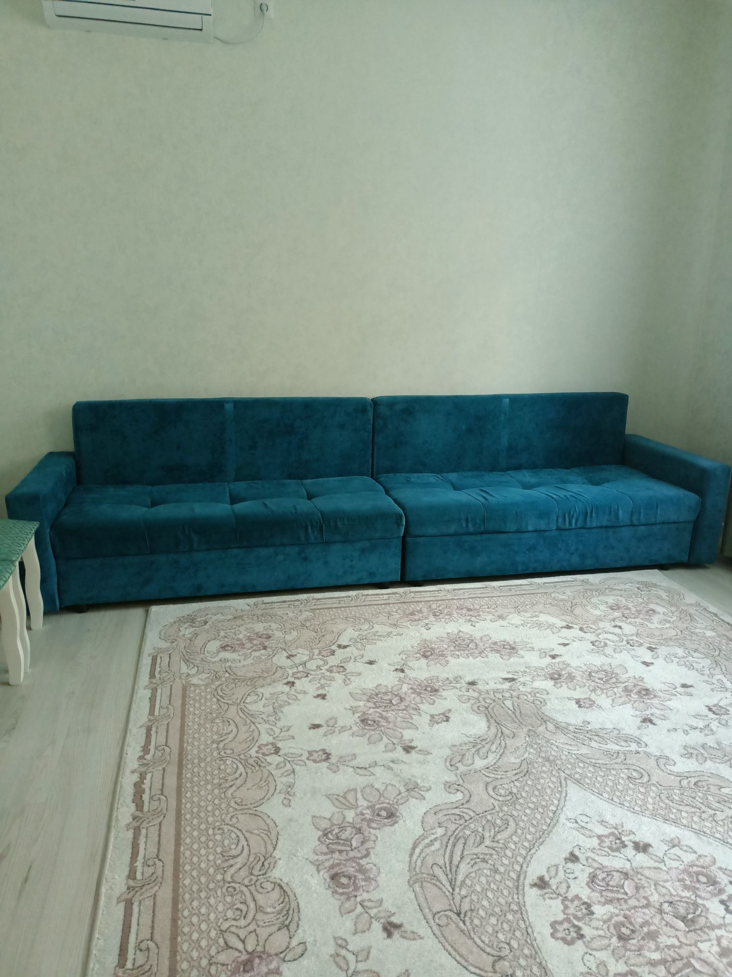 Продам диван, 3 метра в длину.