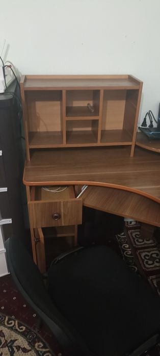 Компьютерный подставка сотилади стули билан 50 $ келишилади тел: 94250