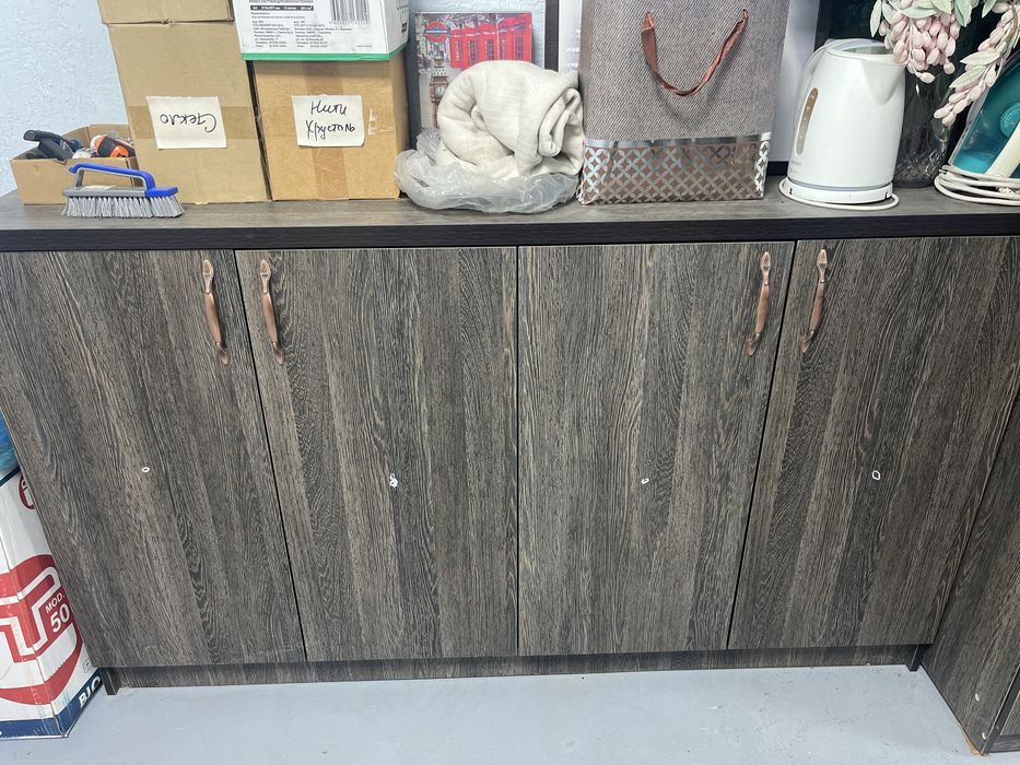 шкаф офисный с дверцами