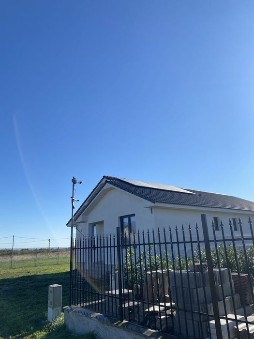 Casa moderna de vanzare la cheie cu toate utilitățile!