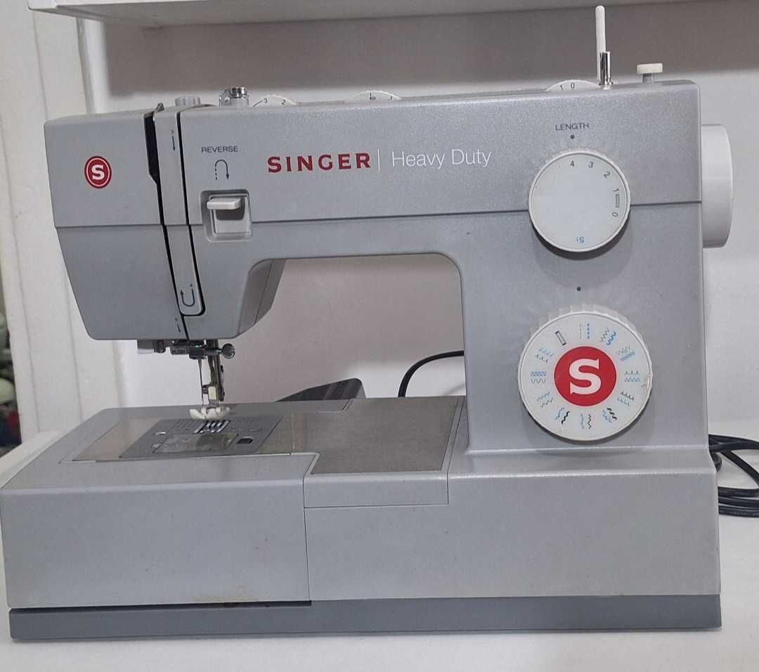 Швейная машина "Singer".