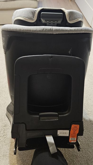 Britax Romer Dualfix M I-size 61-105cm/18kg