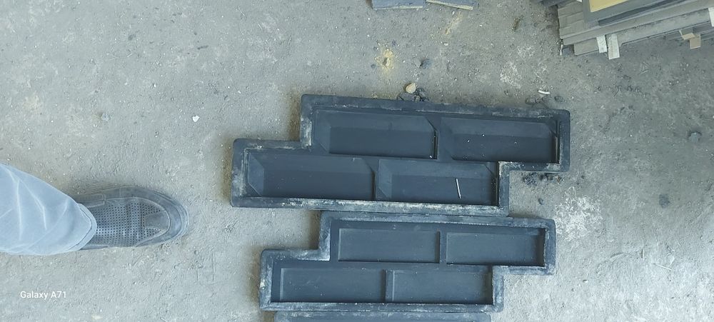 Fasadniy pilitka qoliplari sotiladi