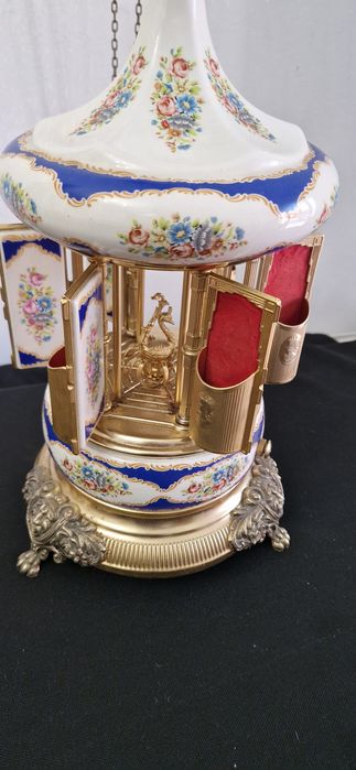 Cutie muzicala carusel portelan bronz