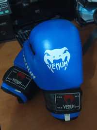 Продам перчатки боксёрские VENUM