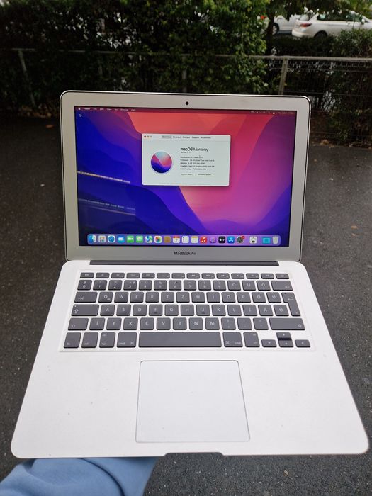 Macbook AIR 13 2017 I5•Amanet Lazar Crangasi•