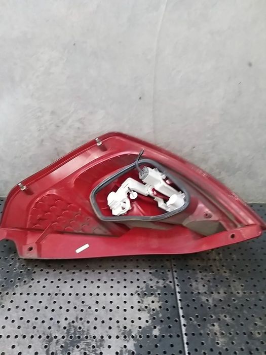 Stop tripla lampa stanga ford fiesta 6 cb1 ccn 8a6113405a