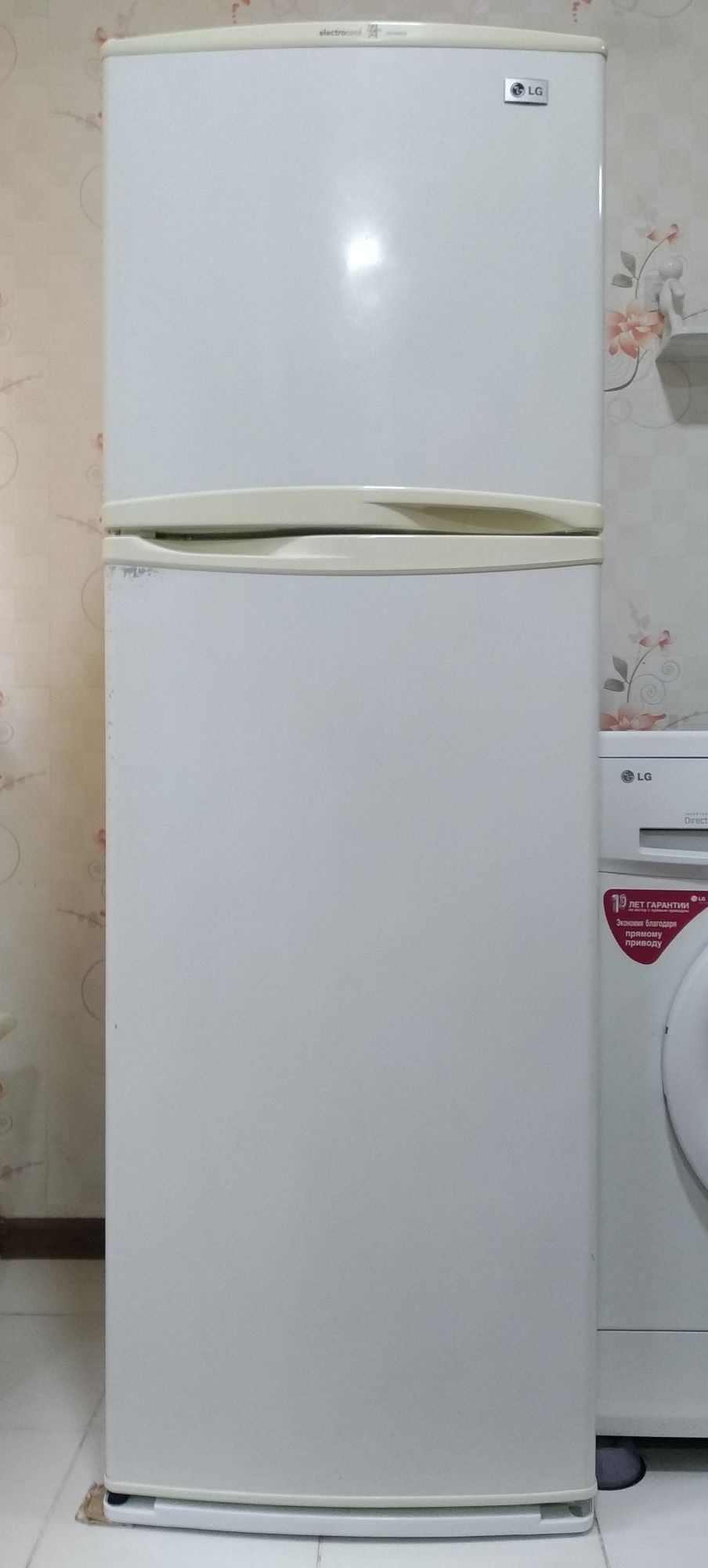 Холодильник LG с морозильником