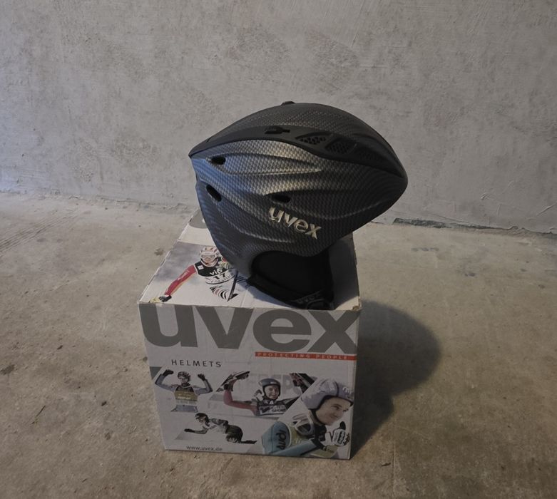 Продаяам детска ски каска Uvex