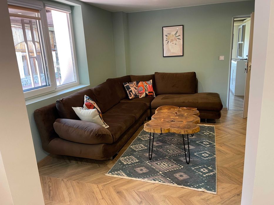 Тристаен апартамент - етаж от къща в кв. Бояна