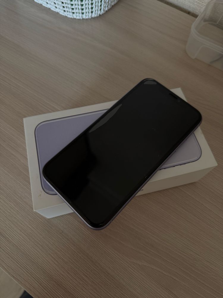 Продаю iPhone 11
