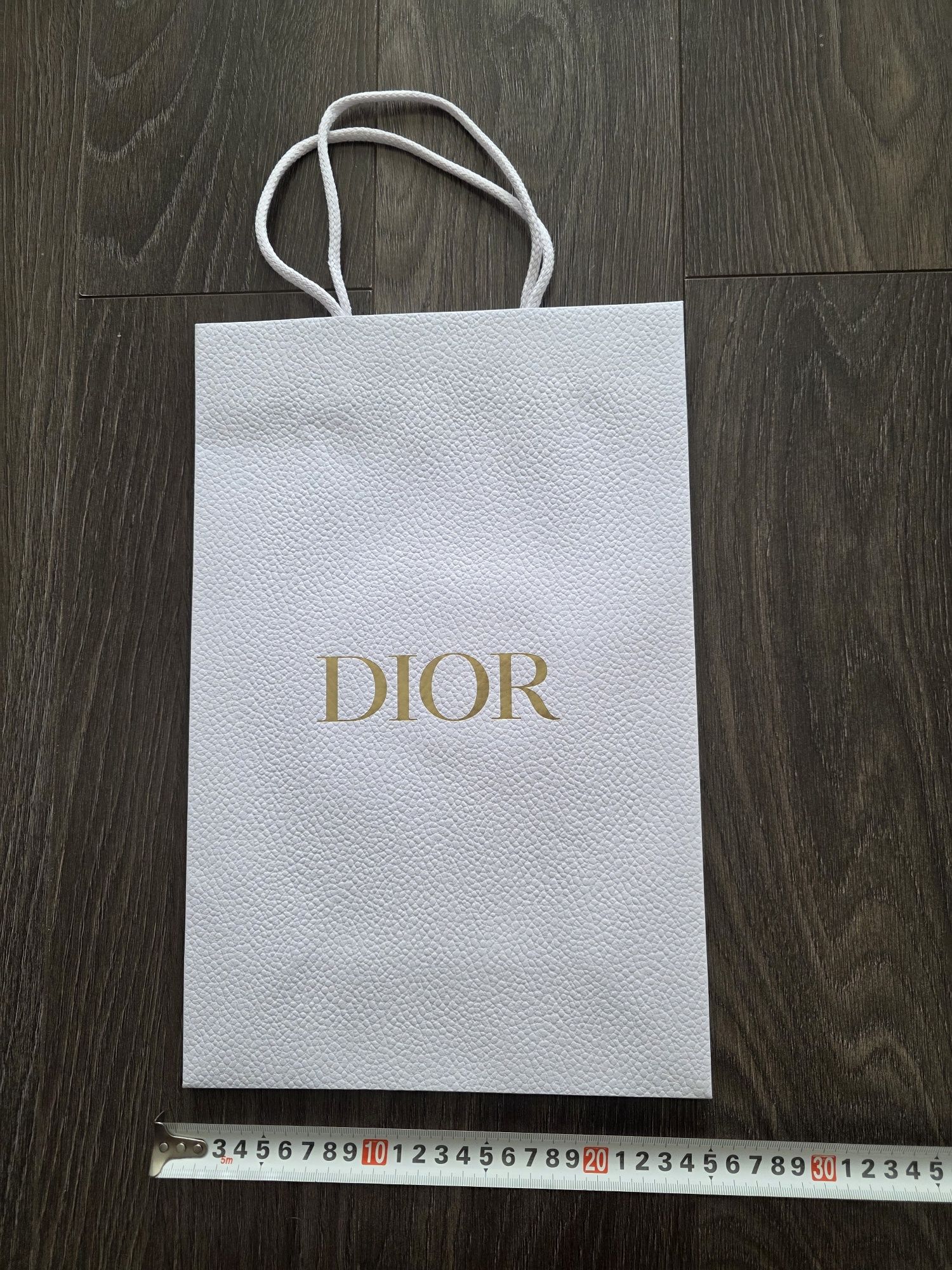 Хартиени чанти DIOR и Louis Vuitton