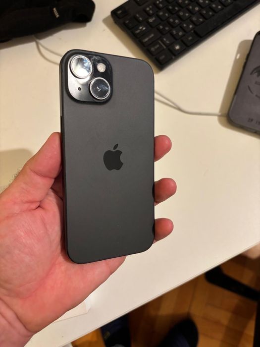 Iphone 15 перфектен в гаранция още 1 година