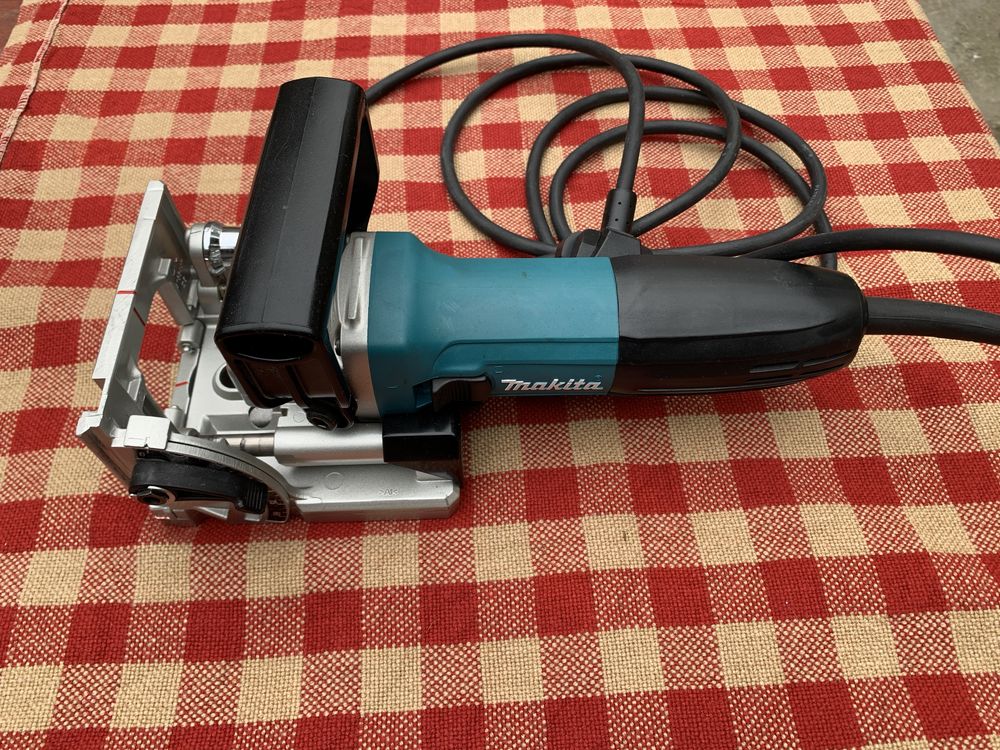 Makita PJ7000/220 V/701 W/ нут фреза