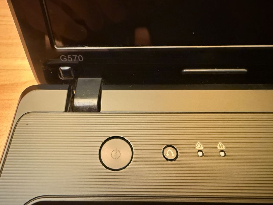 Лаптоп Lenovo G570 i3-2350M /8GB RAM/240GB SSD