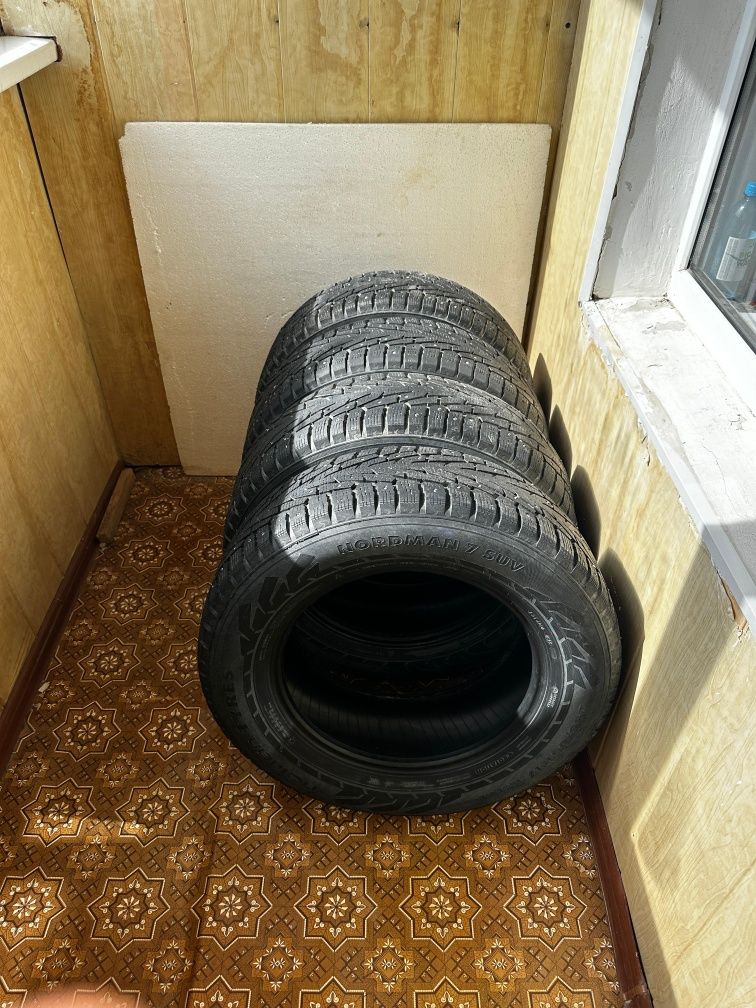 Продам зимние шипованные шины