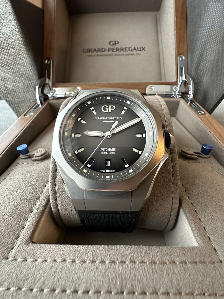 Girard Perregaux Laureato Absolute Ti230