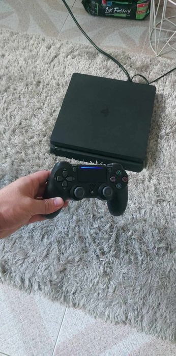 Playstation 4 slim +2 игри