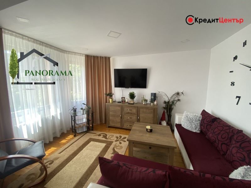 Продава се Етаж от къща в Шумен, Математическа гимназия - 113 кв.м за 1309 €/кв.м - Снимка #2