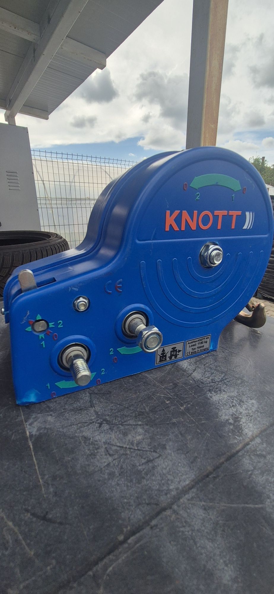Troliu manual KNOTT 1150KG NOU