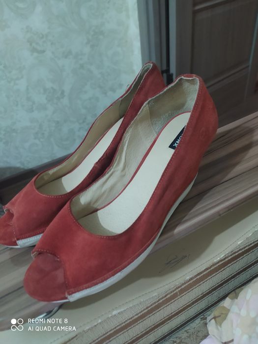 Продам Босоножки